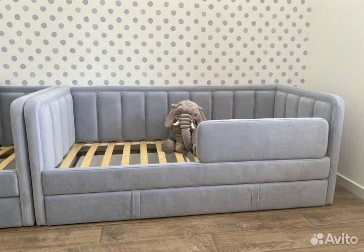 Детская кровать с мягкой спинкой