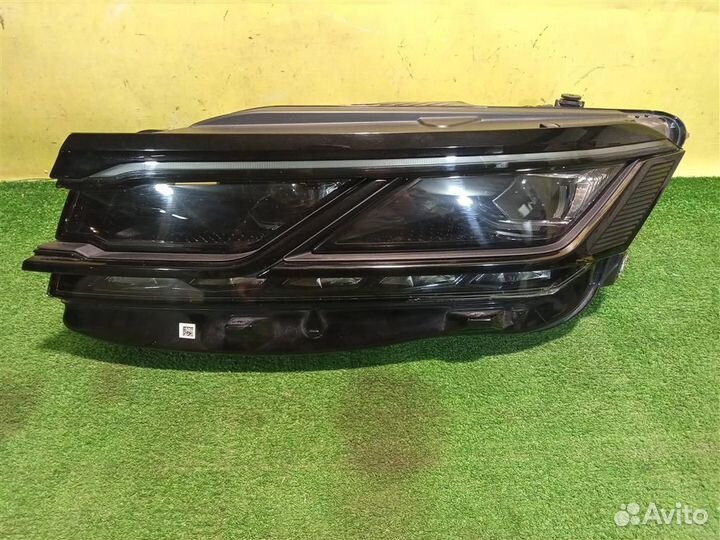 Фара левая LED Volkswagen Touareg CR 2018