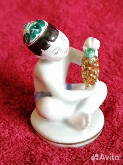 Мальчик с виноградом статуэтка лфз СССР