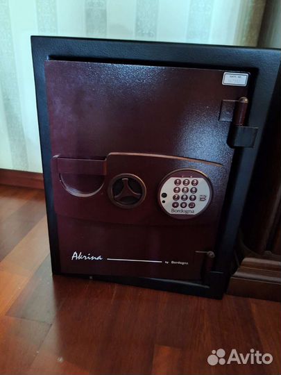 Сейф металлический