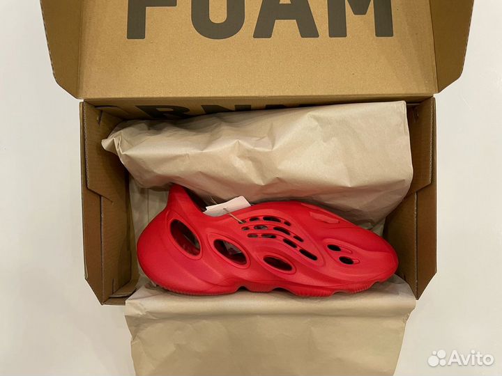 Adidas Yeezy Foam rnnr Vermillion (6 / 9 US)