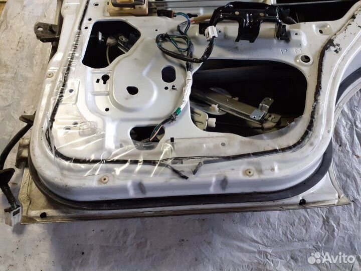 Дверь задняя правая Nissan Sunny B14