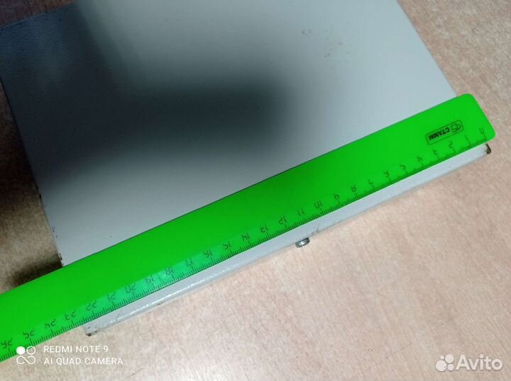 Не большой металлический ящик