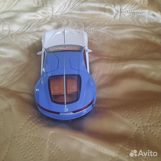 Детская машинка Bugatti