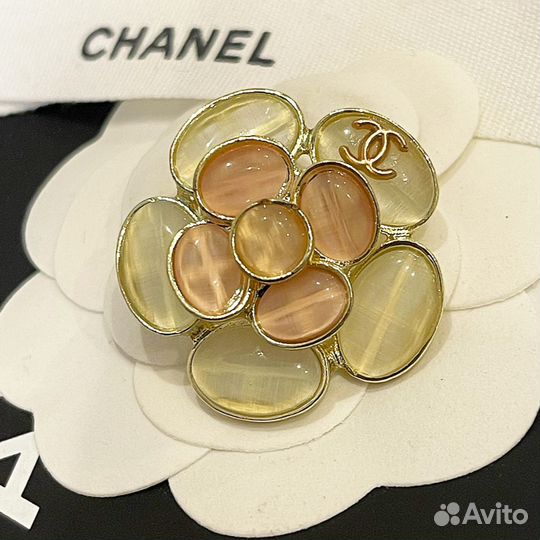 Брошь Chanel Camellia