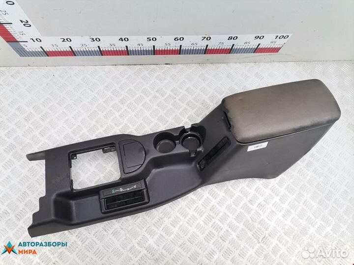 Подлокотник Jeep Cherokee XJ 1999