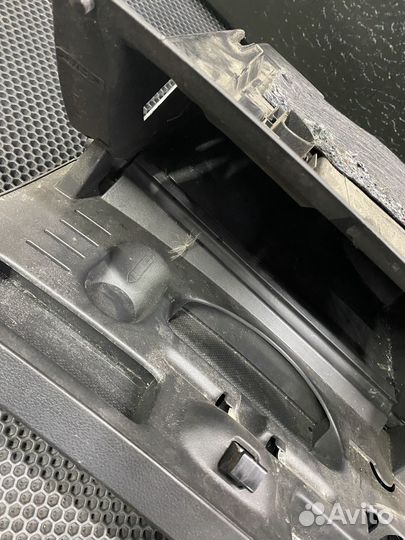 Бардачок Peugeot 408