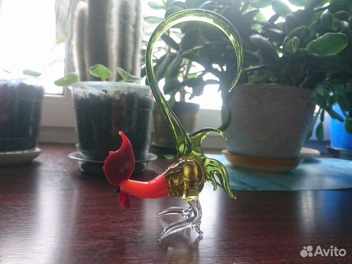 Петух, цветное стекло