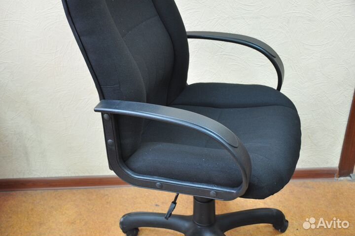 Офисное кресло 