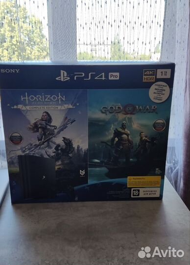 Sony Playstation 4 Pro CUH- 7208B