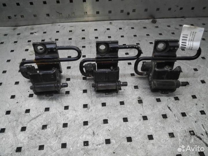 Петля двери передней Audi A4/RS4/S4