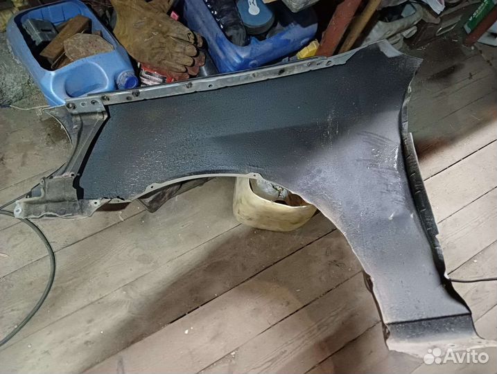 Крыло переднее правое на Тайота mark2