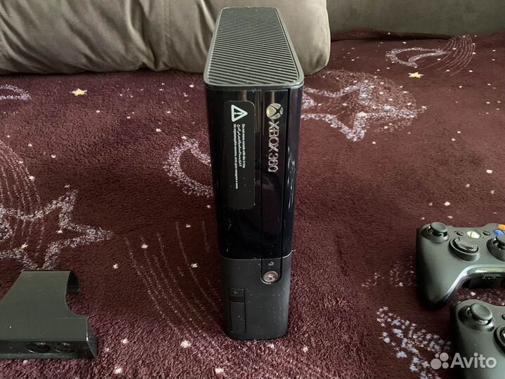 Xbox 360E Freeboot Aurora + Kinect + 3 джойстика