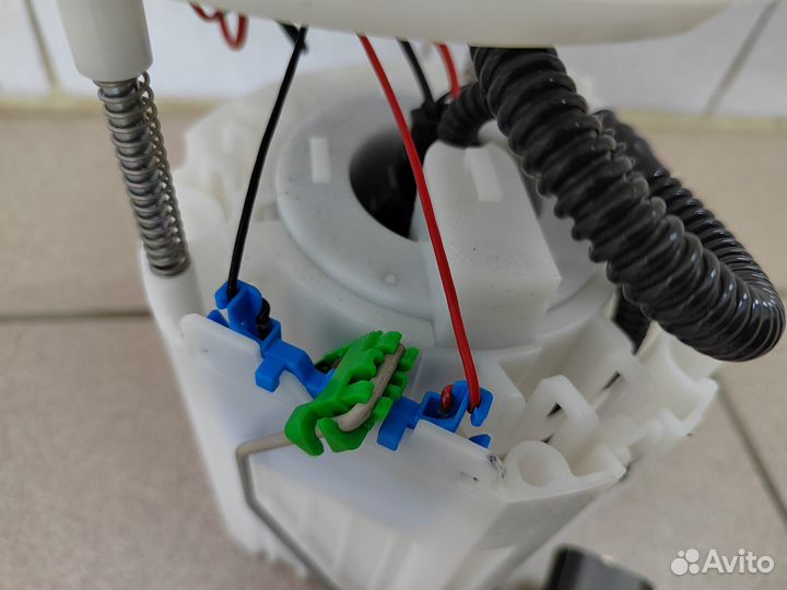 Топливный насос с контейнером Kia K5 DL3, Sonata 8