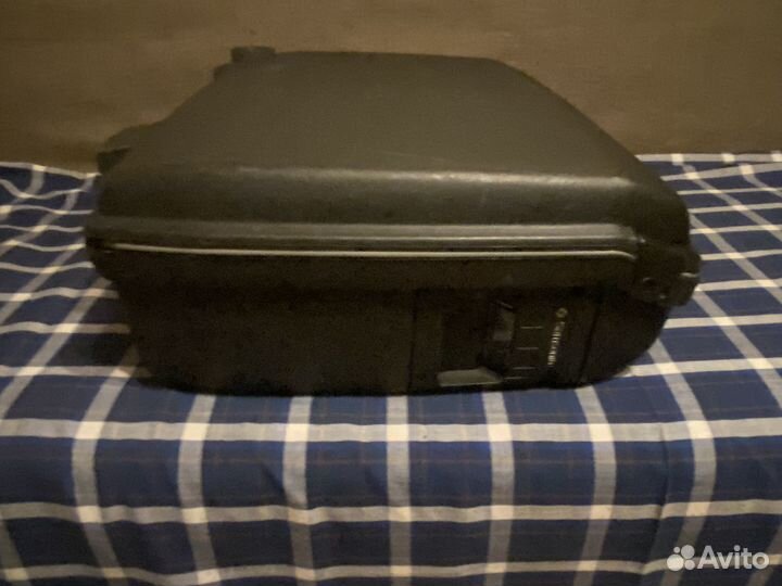 Чемодан на колесах samsonite