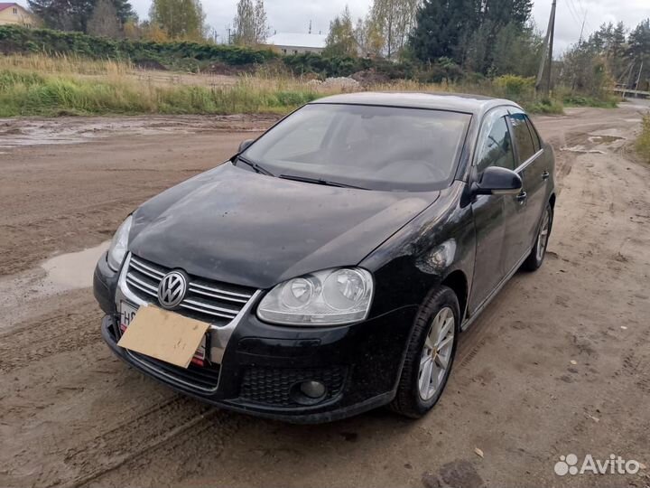 Накладка в торпедо левая VW Jetta 5