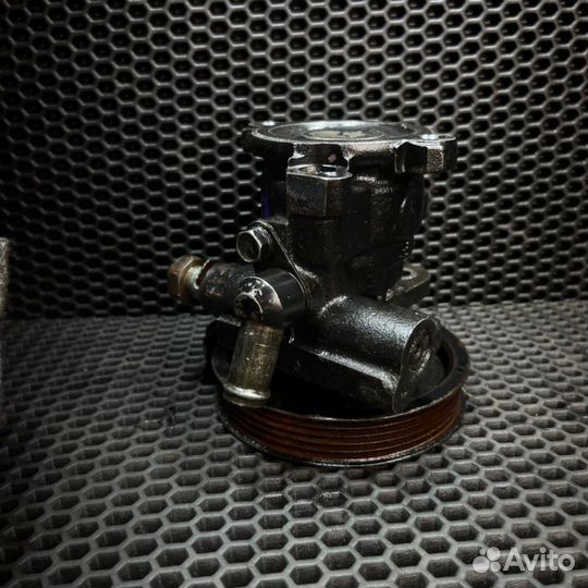 Насос гидроусилителя руля Toyota Carina 1995