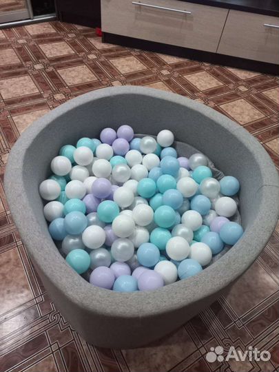 Сухой бассейн с шариками