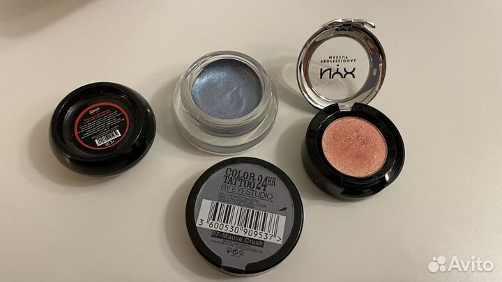 Патчи Liftheng, тени Maybelline и NYX, спонж