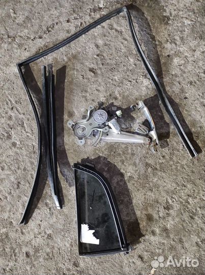 Комплектующие задней правой двери L200