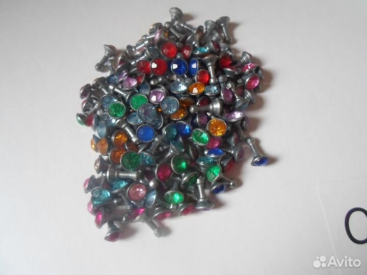 Кристалл-заглушка для разъема наушников