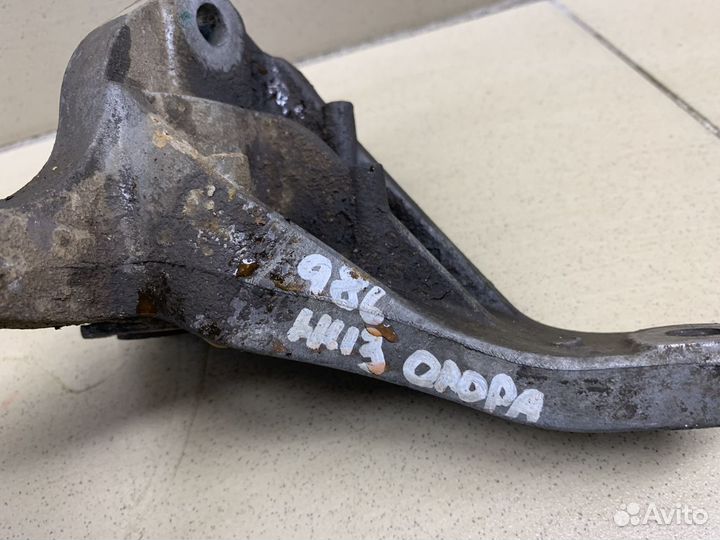 Кронштейн кпп Focus II 2008-2011