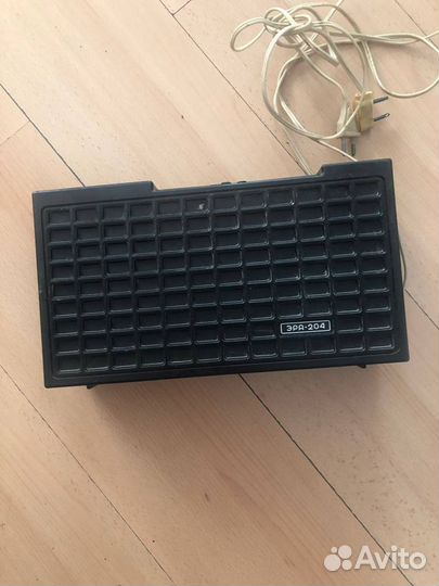 Советский радио-приемник (ретро)