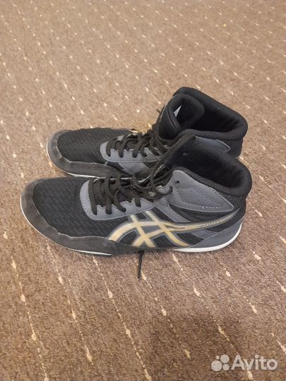 Продам бойцовки Asics