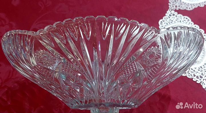 Ваза для фруктов на ножке