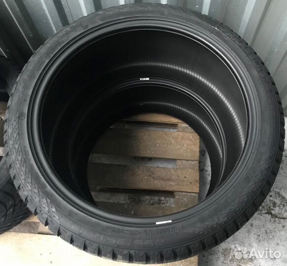 Nokian Tyres Hakkapeliitta 10p SUV 295/35 R21 107T