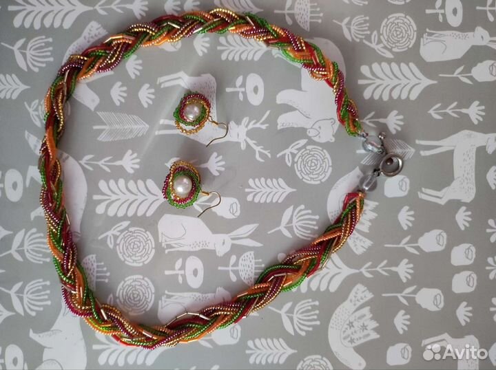 Колье и серьги из бисера