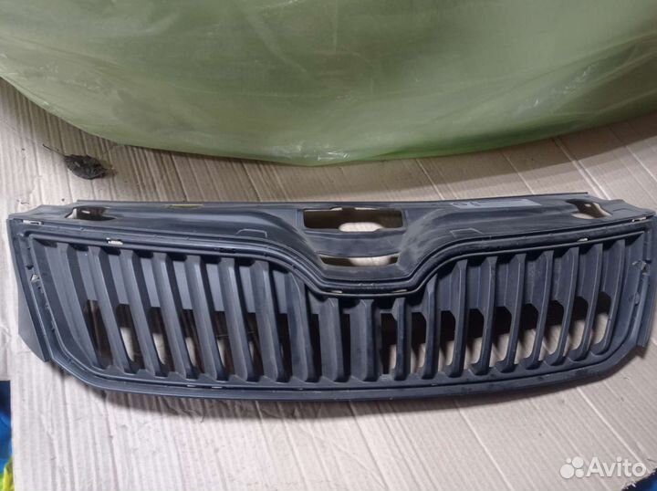 Решетка Радиатора Skoda Rapid 2012-2020 5JA853668