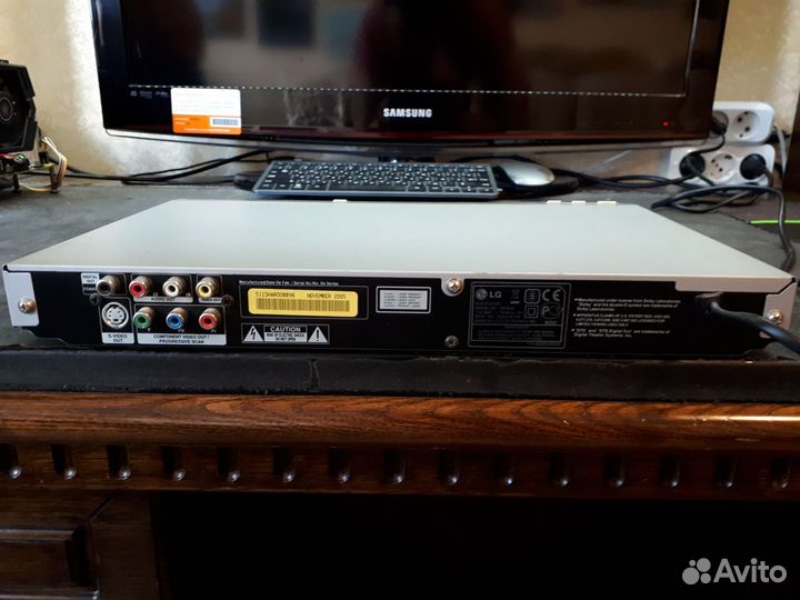 DVD плеер LG DS564X