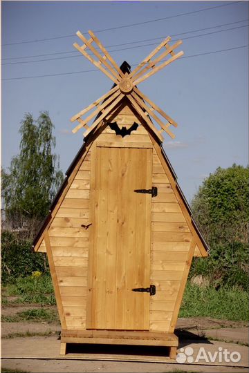 Уличный туалет деревянный KEY670