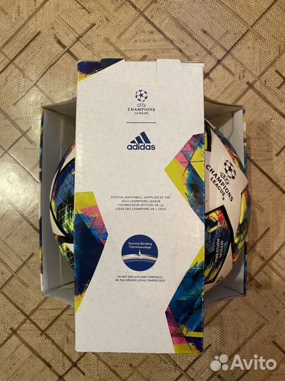 Футбольный мяч adidas