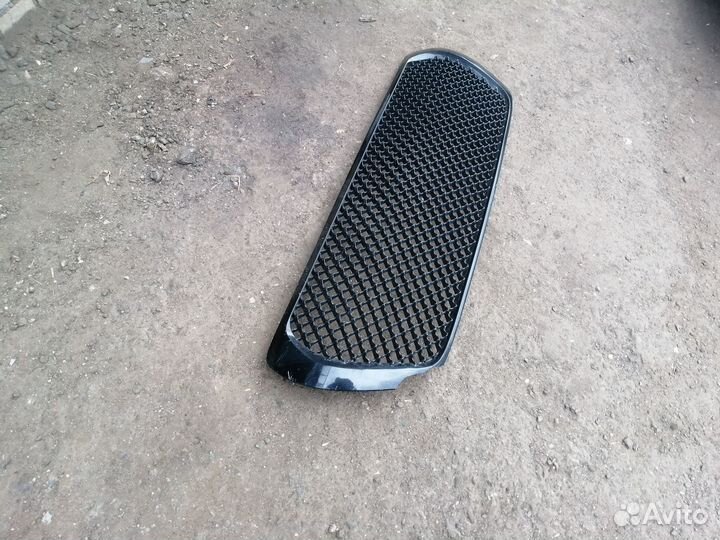 Решетка радиатора Тайвань с дефектом Toyota LC200