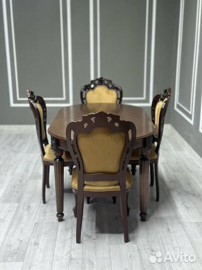 Кухонный стол и стулья новые