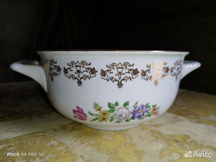 Супница фарфоровая