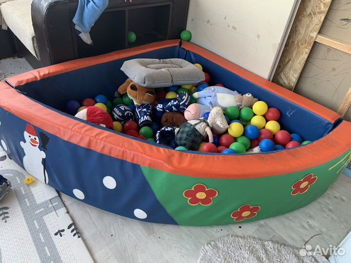 Сухой бассейн с шариками