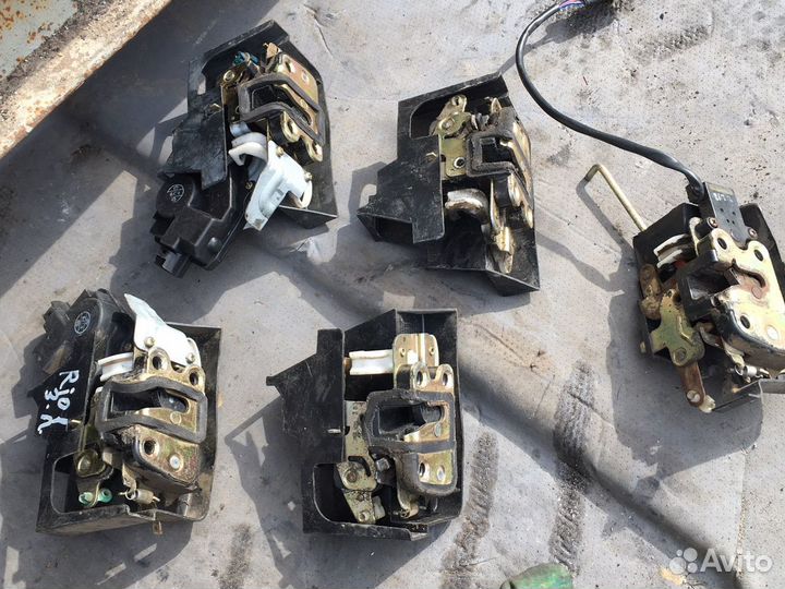 Замок двери Киа Рио 1