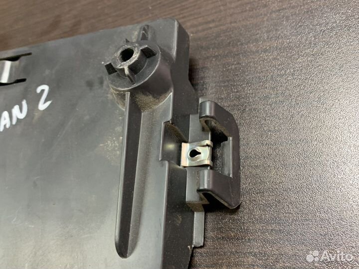 Кронштейн блока комфорта renault logan 2