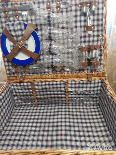 Набор для пикника в чемодане