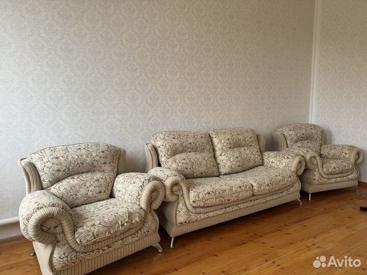 Диван и два кресла