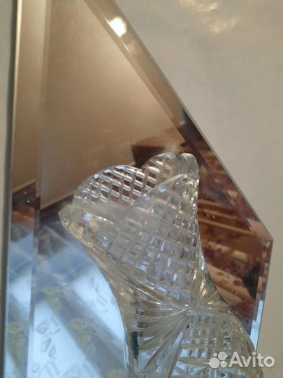 Ваза на зеркальной основе