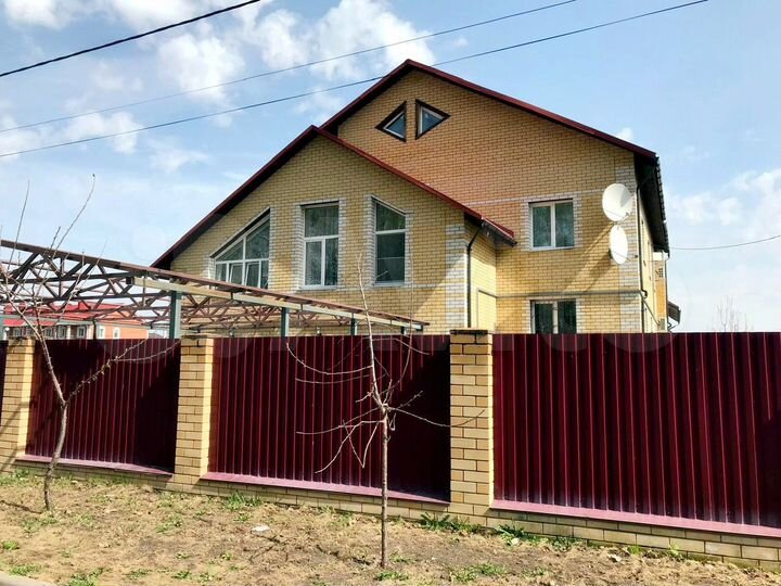 Коттедж 327,6 м² на участке 7,5 сот.