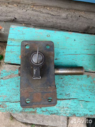 Замок гаражный накладной
