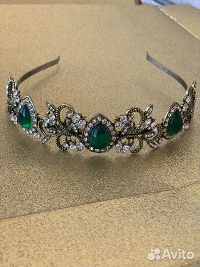 Ободок для волос со стразами