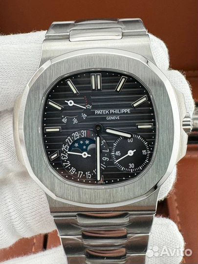 Часы Patek Philippe Nautilus Moon Phase Date