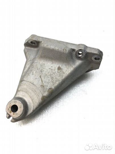 Кронштейн двигателя левый Mercedes-Benz E-Class