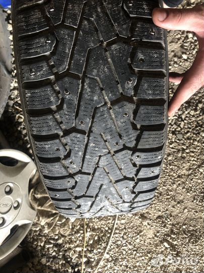 Pirelli Ice Zero 215/60 R16